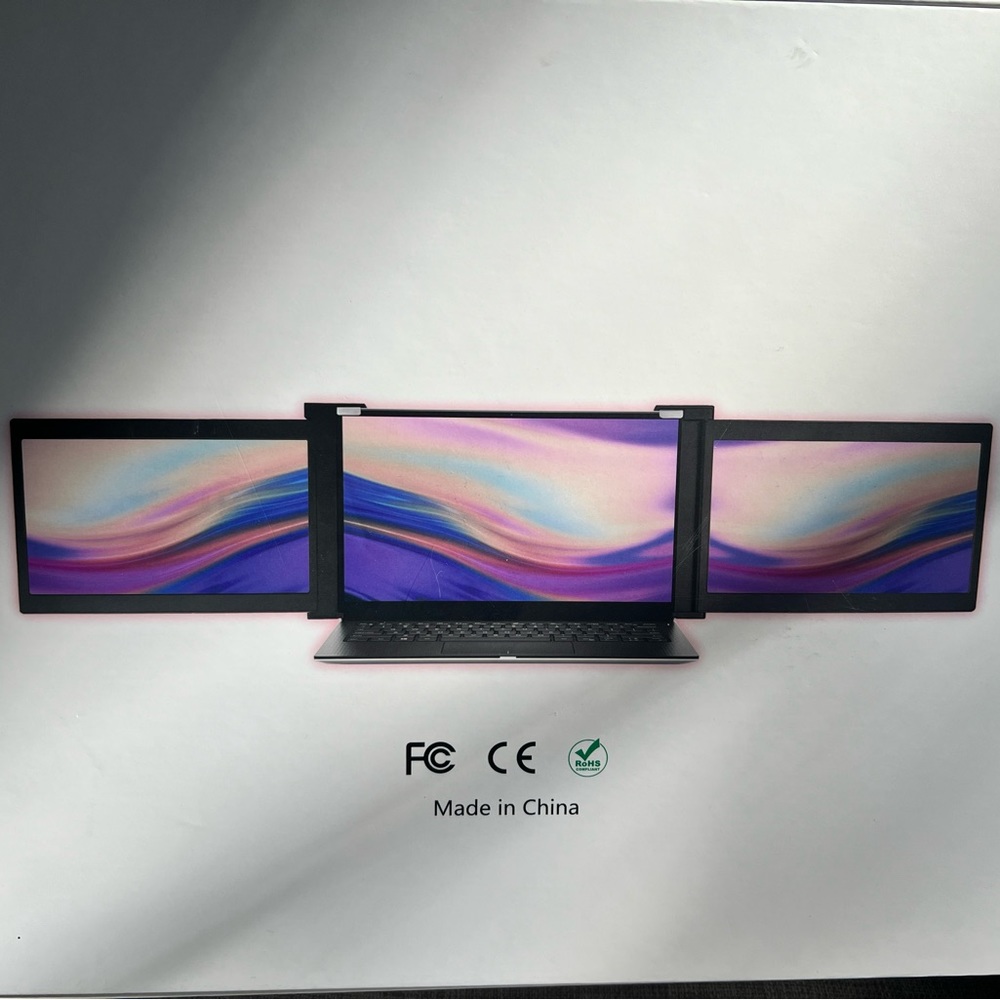 Portable tri -screen for laptop
